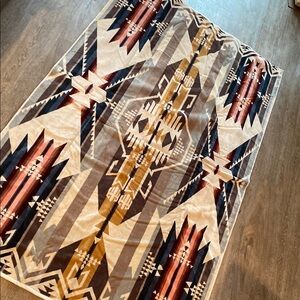 NWOT Pendleton Geometric Pattern Spa Towel